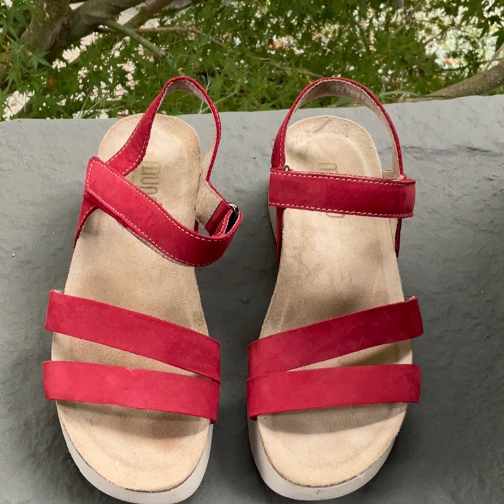 Munro Size 6 Sandals